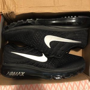 NWT Nike Air Max 2017